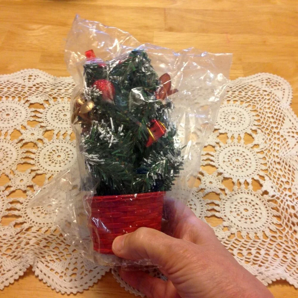 Holiday napkin rings and mini tree with presents